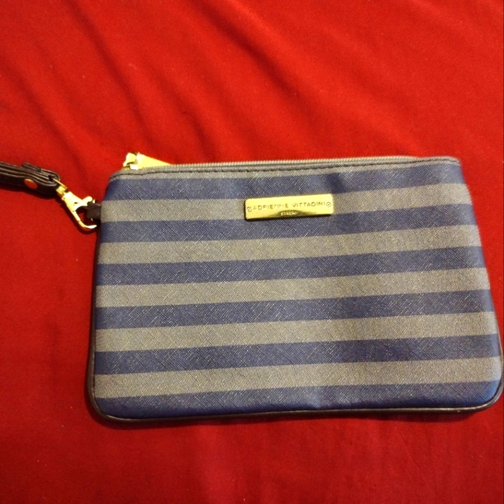 Adrienne Vittadini wallet